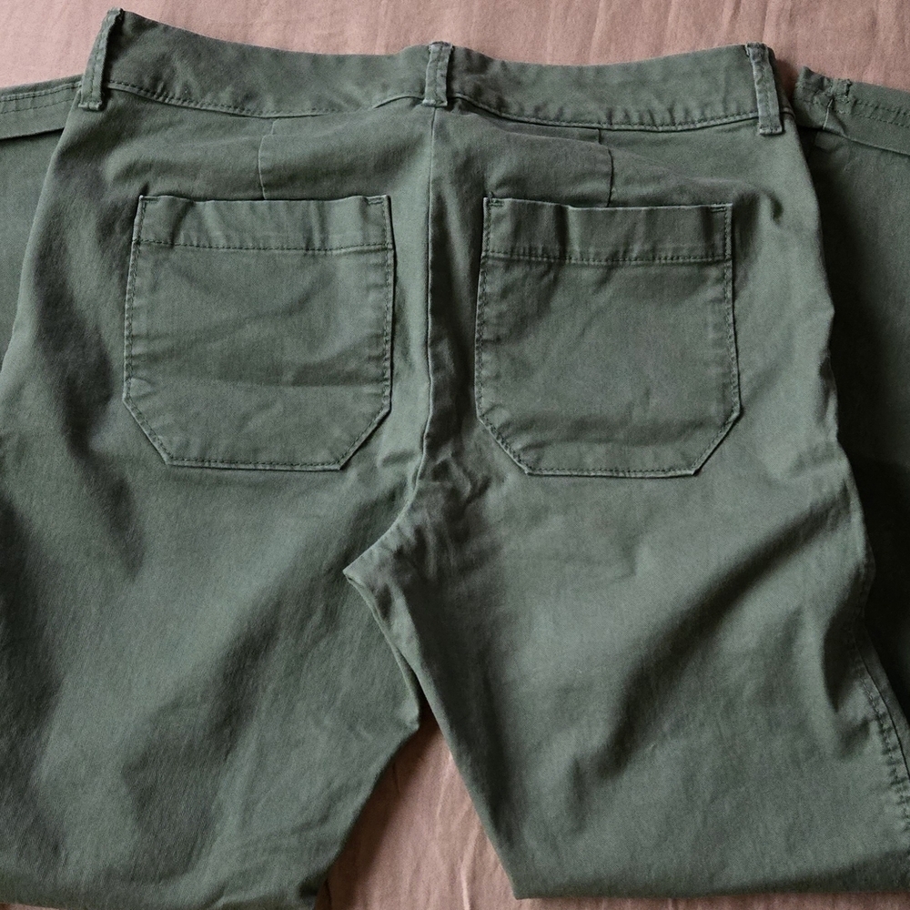 Old Navy Woman's Olive Pants - Picture 4 of 8